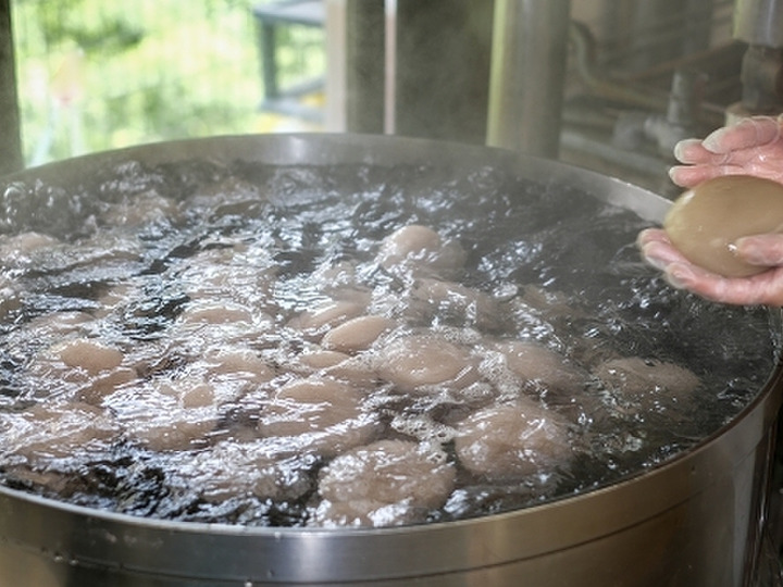 私たち藤の里工房は、地元の食材をふんだんに使用し、不要な添加物は使用せず、安心で安全な商品作りにこだわっています。
