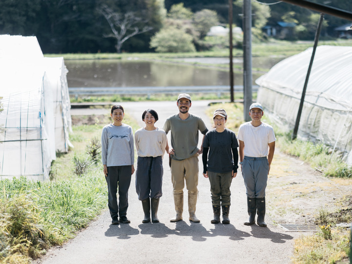 手足を使い働くことと同時に、楽しく幸せに暮らすことも大切にしています。