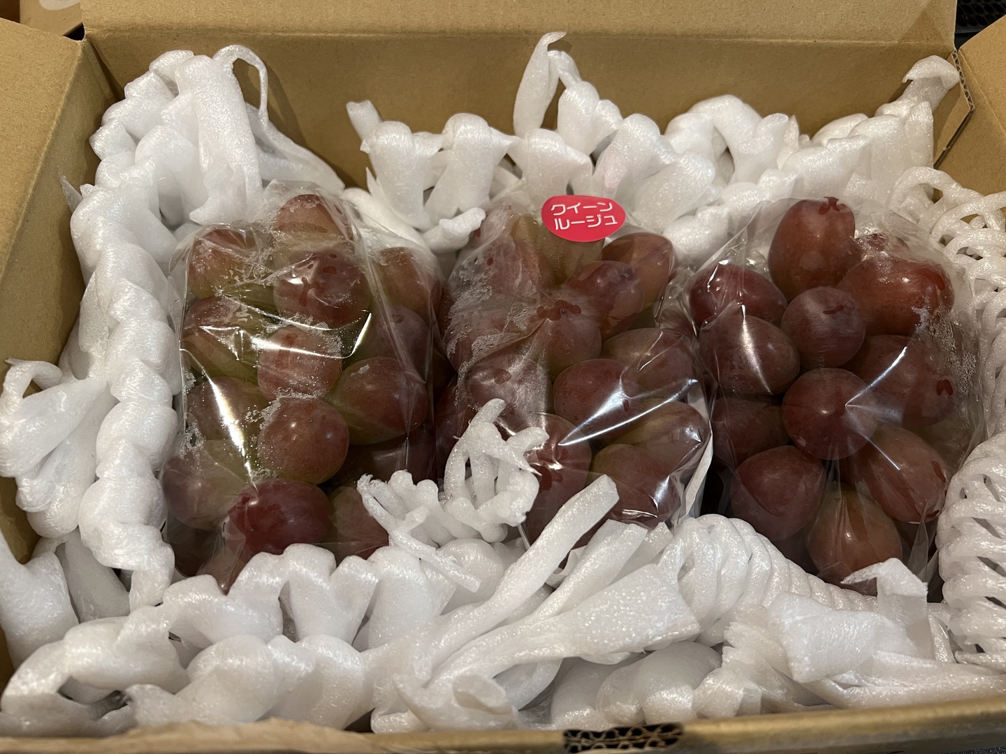 長野県産クイーンルージュ 訳あり 1.5kg(3〜5房)5800円：長野県