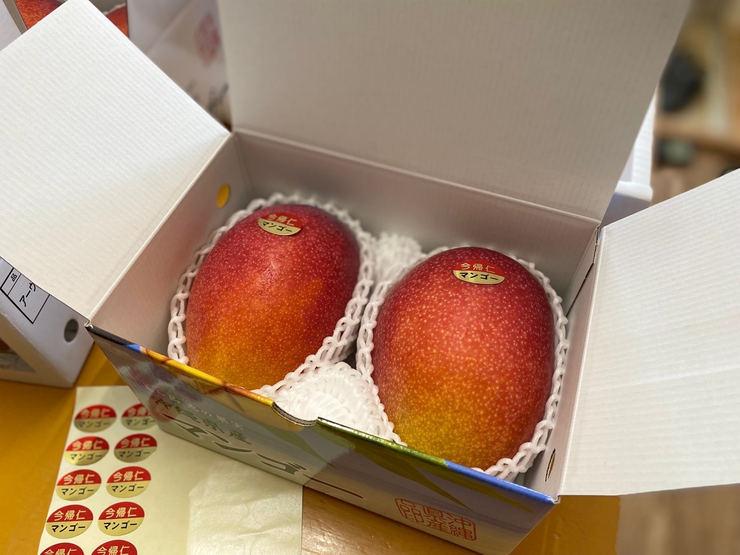 ☆数量限定☆沖縄県今帰仁村産 完熟マンゴー1kg（2~3玉）化粧箱入り