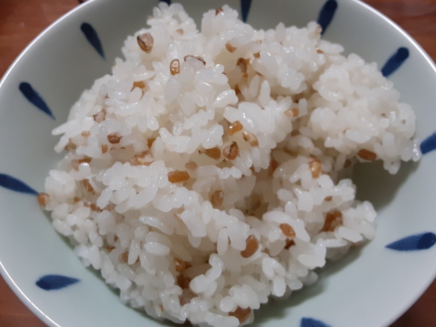 令和6年産 小麦 ミナミノカオリ 玄麦 粒 丸麦 農薬不使用 10kg 送風乾燥 令和6年産 小麦 ミナミノカオリ 玄麦 粒 丸麦 農薬不使用 10kg