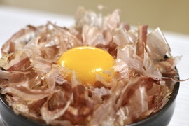 【ほかほかご飯に卵をぽとん。】違いがわかるシンプルな食べ方がオススメ。平飼い卵20個｜鹿児島・棚田の里育ち『楓のときめき』｜