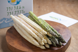 【北海道 上富良野産】2種類を食べ比べ♪ホワイト＆グリーンアスパラガス 2L800g【春芽】🏆2024年通販発送  約3,000件以上👑 しまねずみファームのフラノラルム