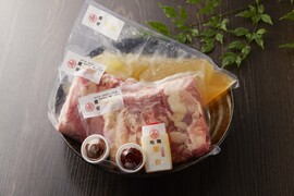 地鶏水炊き、地鶏薬膳鍋、地鶏もつ鍋セット