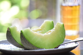 【メロンは秋が旬!?】彩菜(あやな)メロン【一度食べたらメロンの虜♡】