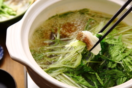 冷えてきた夜には鯛鍋！刺身でも食べられるジューシーな鯛で味わって！〈〉３枚下ろし皮あり〉