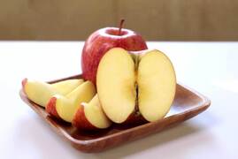 【2月上旬ころ発送】【小玉】葉とらずサンふじ 当園の１番人気りんご！ 家庭用 2.5kg (8〜14個)