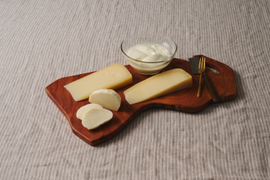 熟成・凝縮された牛乳の旨味をお楽しみください！『ミルン牧場のフレッシュなモッツアレラ＆熟成チーズ』のセット100g×計5個