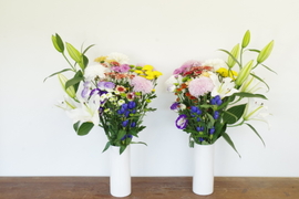 【予約】届いてすぐに飾れる お盆のお供え花 premium（花束１対）菊、リンドウ、トルコキキョウ、ユ【夏ギフト】