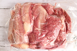 コラーゲンたっぷり肉もホロホロ！煮込み絶品ダチョウスジ付きブロック（スネ）2kg