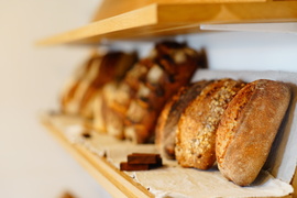 北海道十勝から自然に寄り添ったパンとチーズをお届け！風土火水(ふうどかすい）BOX（D）　【オーガニックパン・チーズセット】