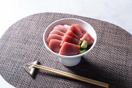 【敬老の日】みやび鮪の中トロ⭐角が立つトロ！みやび鮪切り落し柵「中トロ600g」 大きさ不揃いの柵(皮・骨・血合いなし)