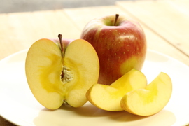 【先行予約・11月中旬発送予定】葉とらずふじ 当園の１番人気りんご！ 2.5kg (6〜10玉)