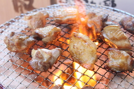 程よい歯ごたえと噛むたびに訪れる旨味、熊野地鶏1羽セット【冷凍】1.3～1.5kg