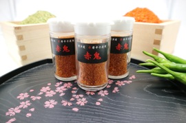 かけすぎ注意！！辛味が染み渡る国産赤唐辛子で作った一味唐辛子ボトル3本セット