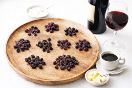 【ドライフルーツ】【食べ比べ】凝縮された甘さ！軸付き干しぶどう（8種、約700g）