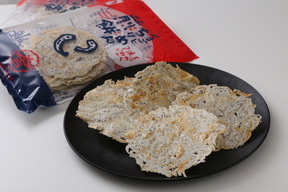 カルシウムを手軽に　ちりめんだけで作ったお煎餅2袋【不在でも届くるポスト便】【母の日ギフト】【メッセージカード付き】【ポスト便日付指定不可　出荷日の指定可能】　メッセージカードご希望の方は特記事項に