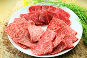 【食べ比べ】別世界の黒毛和牛！焼肉3種セット　放牧ｘ牧草由来のオメガ3がインスパイア♪