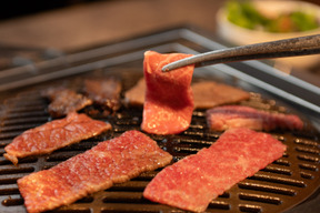 【母の日ギフト】【断然お得】旨味たっぷり！焼肉（２人前）［ 赤身 320g ］鹿児島県 黒毛和牛 牛肉 さつま福永牛 受賞歴多数［ ギフト推し お取り寄せ 贈り物 誕生日 グルメ プレゼント  ］