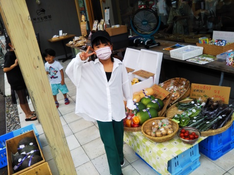 真喜子さん専用サイト
規格外「きゅうり1Kg、ふわトロ長ナス1Kg」プラス「トマトセット１０００円分」
一生懸命育てた品ですので味は全く変わりません。見た目の差です