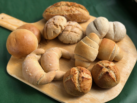 【超貴重な有機JAS認証パン】パンセット④+⑰+食パン+Sweets④：麦の栽培から一貫生産　自然栽培小麦のみ使用したパンセット+エクレア×6