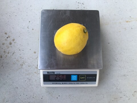 果汁たっぷりレモン「璃の香」1kg★ノーワックス・農薬節減★酸味すくなく果汁たっぷりで使いやすい