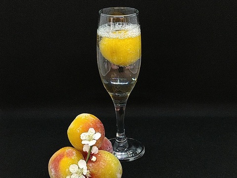 大粒の南高梅を冷凍し風味そのままお届け！！（１ｋｇ×4袋入）