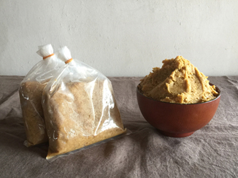 ひばり農園の「もち豆」と「りくう132号」米麹の味噌1kg