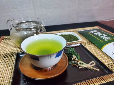 【新茶のみ使用】知覧茶　1袋100g×2袋　日本茶インストラクター在籍店　茶農家が販売するお茶　深蒸し煎茶　かぶせ茶