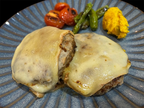 【福袋】十勝放牧黒豚人気商品お試し福袋！
無添加生ソーセージ3種（150g×3),無添加フランク(130g),無添加ハンバーグ(150g×4)➕十勝産ラクレットチーズ４枚