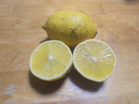 箱込約1㌔　　困ってますユーレカレモン