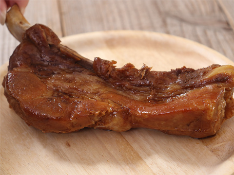 やわらか～くボイル済で便利！「元気豚 スペアリブ（ボイル済）　」2本入（約500ｇ前後）