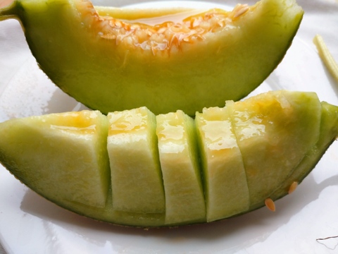 しのしの様 トマト3㌔ 佃煮1 メロン2スイカ 夏の砂丘セット(小玉すいか1玉2㎏以上×メロン1玉1.6㎏前後