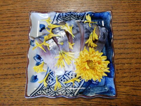 農薬化学肥料不使用 食用菊 サラダマム 入り野菜セット ６ ８種類の野菜 お歳暮対応可 ８０サイズ箱 愛媛県産の野菜 食べチョク 産地直送 産直 お取り寄せ通販 農家 漁師から旬の食材を直送