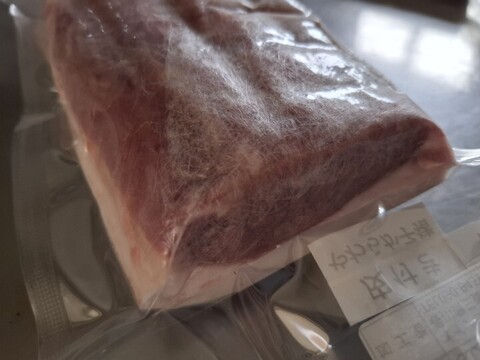 ジビエ　やわらか仔イノシシ【皮付き】ロース　ブロック 　360g