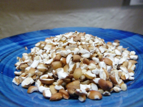 子供から大人、全ての生き物に安心を…自然栽培天日干しひきわりハトムギ【２００ｇ】