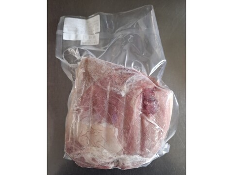 ジビエ　やわらか仔イノシシ【皮付き】　モモ 　ブロック　910g