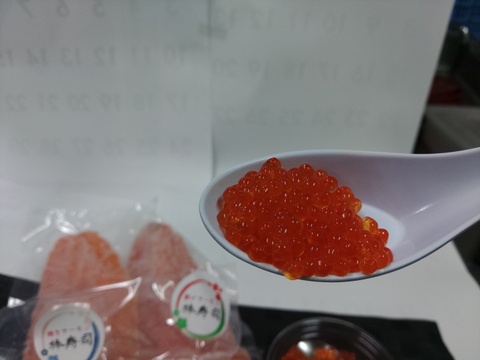 渓流 お刺身 サーモンフィレ大中込み約500g前後の2枚～3枚と焼サーモン棒寿司と酢シメサーモン押し寿司セットニジマス卵醤油漬け100g×2セット