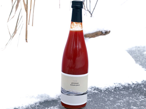 美味しさを追求したオーガニックミニトマトを丸ごと瓶に詰め込みました。
北海道蘭越産トマトジュース 100%有機生産物トマト 720ml