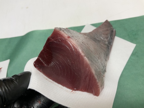 【謹製】【皮なし】鰹/迷いカツオ/1/4/刺身用柵/脂のり大型サイズ/ぶしゅかん付【生】