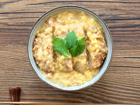 サクサク衣の中から溢れる、甘〜い脂とジューシー肉汁！　元気豚　ロースカツ　300g（150ｇ×2枚）　【500】