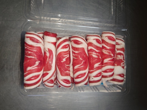 エゾシカバラ肉のしゃぶしゃぶスライス200g✕2P/C
個体により肉と脂のバランスは写真とは異なる事があります