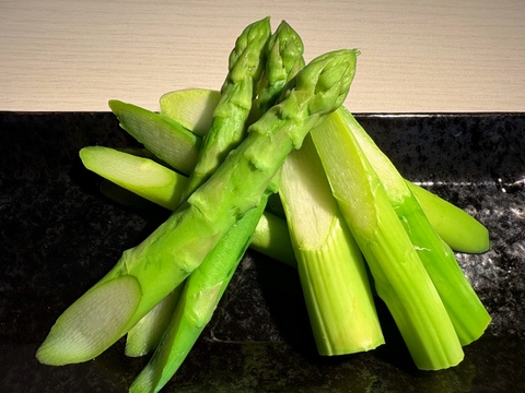 みずみずしく濃厚！大山を望む大地で育てた朝取り新鮮アスパラガス　1kg