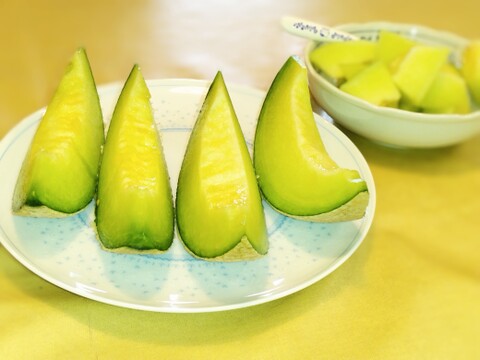 見た目はイマイチ！ご家庭用アールスメロン（1.4㎏以上２玉）