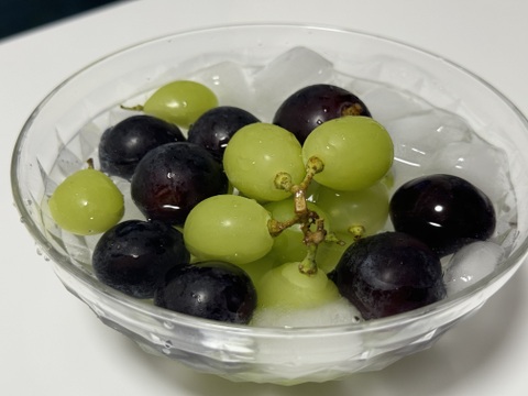 2025年【限定価格】ぶどう【ブラックビート】ご家庭用(訳あり品)粒売りパック詰め1kg 山梨県産　種なし