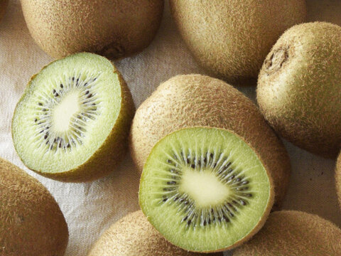 贈答用（特選品）キウイ　ミックスサイズ　1kg（約8～11個入） 370-1-1