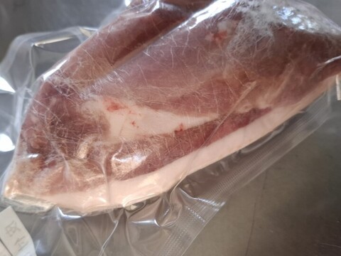 ジビエ　イノシシ　【皮付き】　ランプ　ブロック　430g