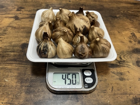 33 自然栽培　黒にんにく 人気　サイズいろいろたっぷり16個　令和4年度新物　食べやすくて美味しい