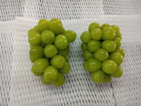 なんかいつもより甘いシャインマスカット【ご家庭用】2kg　4～5房