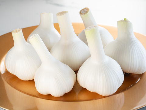 【限定価格！】★農薬＆動物性堆肥不使用！★生にんにく(福地ホワイト六片)　 サイズ混在１ｋｇ　旬はたった2週間【お店では買えない】